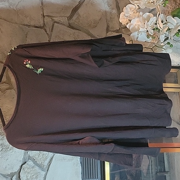 Quacker Factory 3/4 sleeve shirt with poinsettia design Size 3X Almost New - Picture 6 of 6